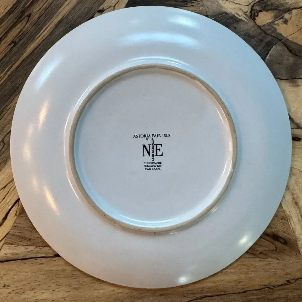 Noble Excellence Astoria Fair Isle Red and Green, Set of 2, Stoneware Plates, 8